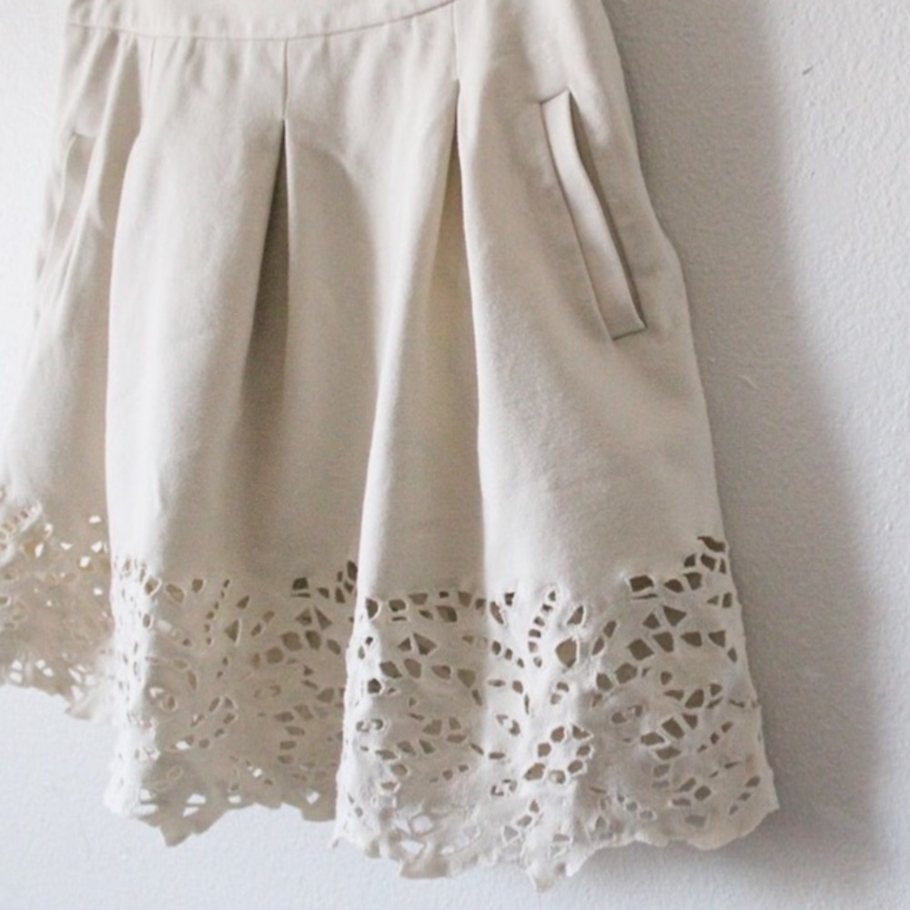 RELISTED 🎉HP🎉 BCBGMAXAZRIA Embroidered Eyelet Skirt L576 - Picture 2 of 6